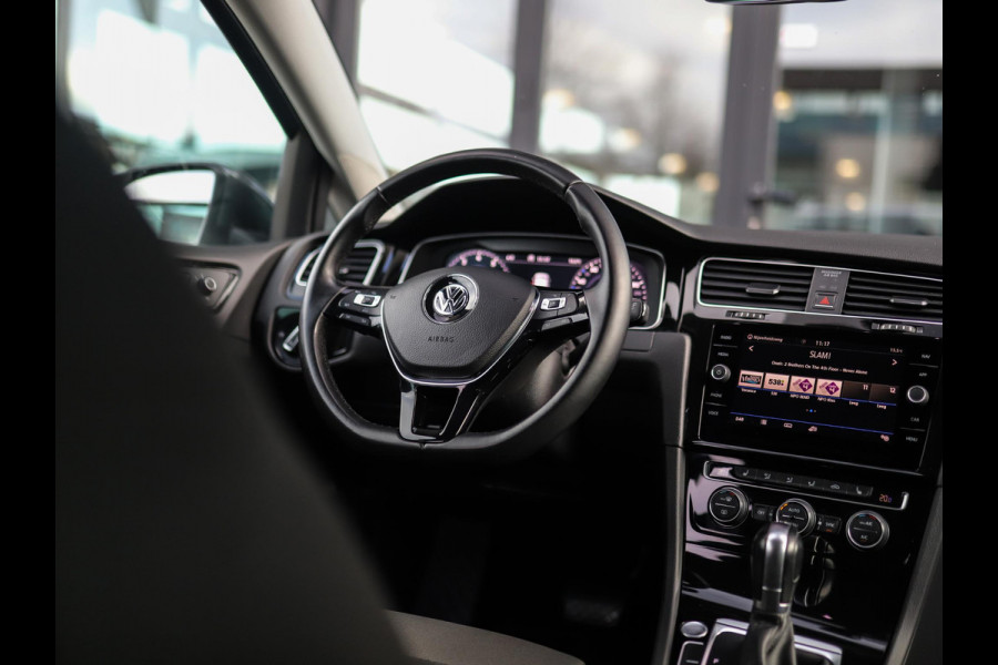 Volkswagen GOLF Variant 1.5 TSI Highline Business R -Line | Keyless | Massage | Trekhaak | Stoelverw. | PDC