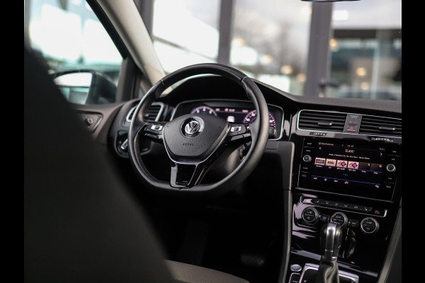 Volkswagen GOLF Variant 1.5 TSI Highline Business R -Line | Keyless | Massage | Trekhaak | Stoelverw. | PDC