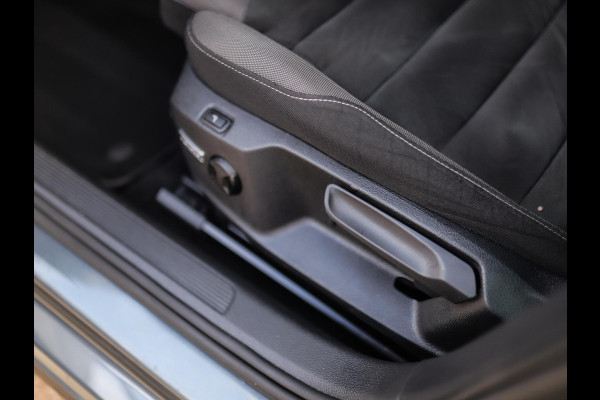 Volkswagen GOLF Variant 1.5 TSI Highline Business R -Line | Keyless | Massage | Trekhaak | Stoelverw. | PDC