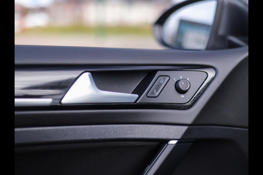 Volkswagen GOLF Variant 1.5 TSI Highline Business R -Line | Keyless | Massage | Trekhaak | Stoelverw. | PDC