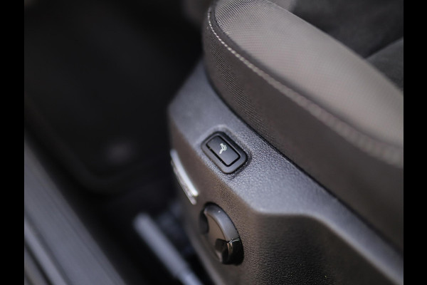 Volkswagen GOLF Variant 1.5 TSI Highline Business R -Line | Keyless | Massage | Trekhaak | Stoelverw. | PDC