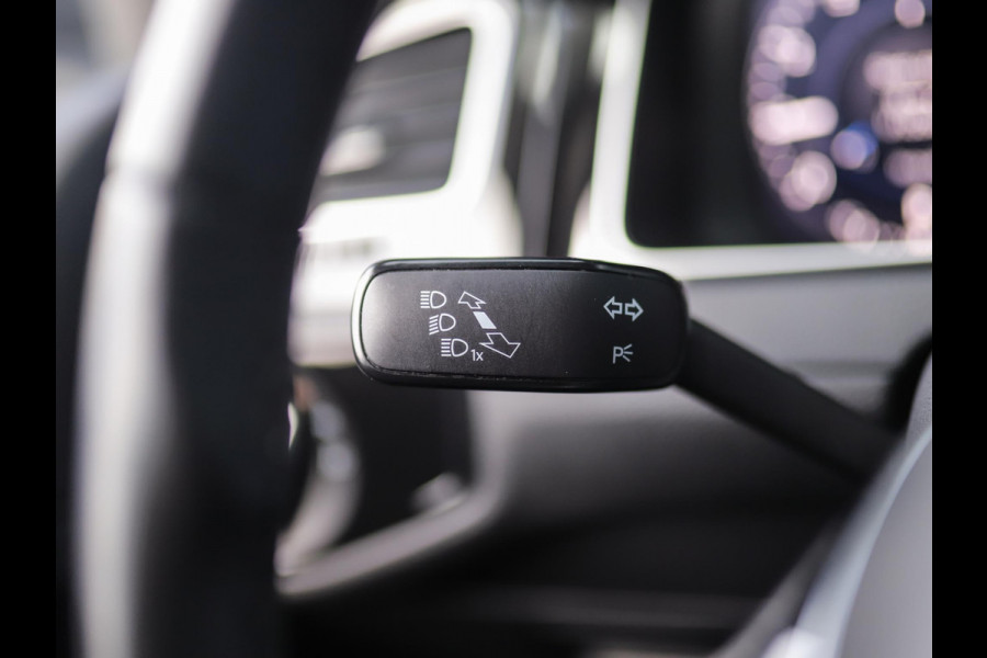 Volkswagen GOLF Variant 1.5 TSI Highline Business R -Line | Keyless | Massage | Trekhaak | Stoelverw. | PDC