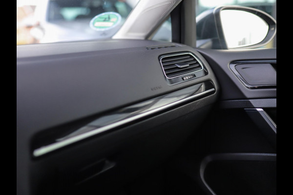 Volkswagen GOLF Variant 1.5 TSI Highline Business R -Line | Keyless | Massage | Trekhaak | Stoelverw. | PDC