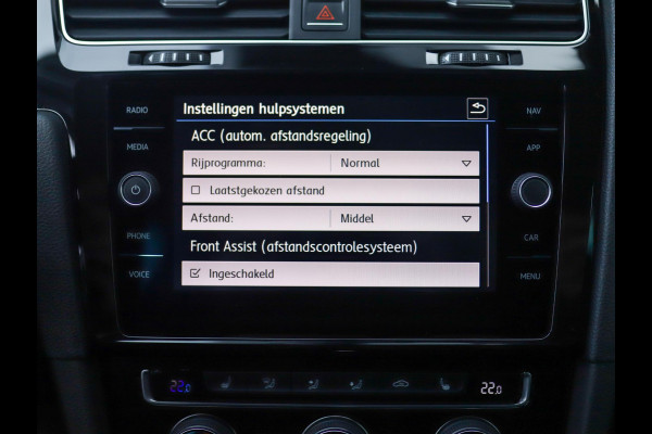 Volkswagen GOLF Variant 1.5 TSI Highline Business R -Line | Keyless | Massage | Trekhaak | Stoelverw. | PDC