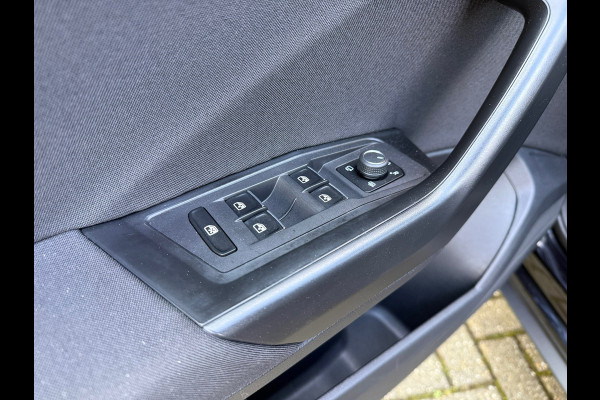 Volkswagen T-Roc 1.5 TSI Sport - Automaat - Pano/schuifdak - Navi - Parkeerhulp