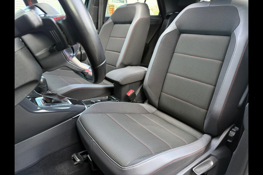 Volkswagen T-Roc 1.5 TSI Sport - Automaat - Pano/schuifdak - Navi - Parkeerhulp