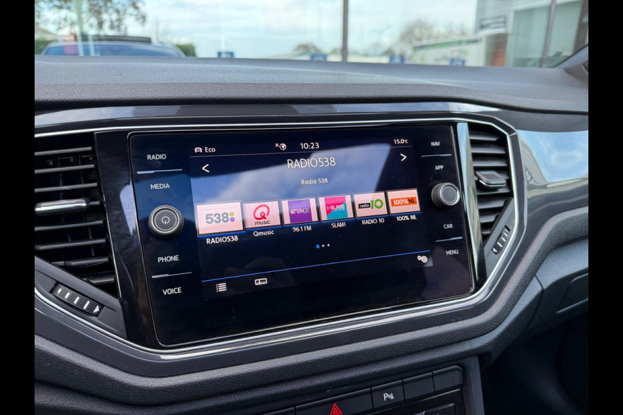 Volkswagen T-Roc 1.5 TSI Sport - Automaat - Pano/schuifdak - Navi - Parkeerhulp