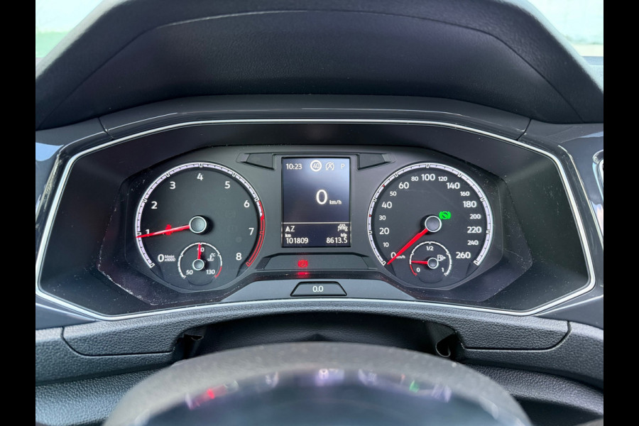 Volkswagen T-Roc 1.5 TSI Sport - Automaat - Pano/schuifdak - Navi - Parkeerhulp