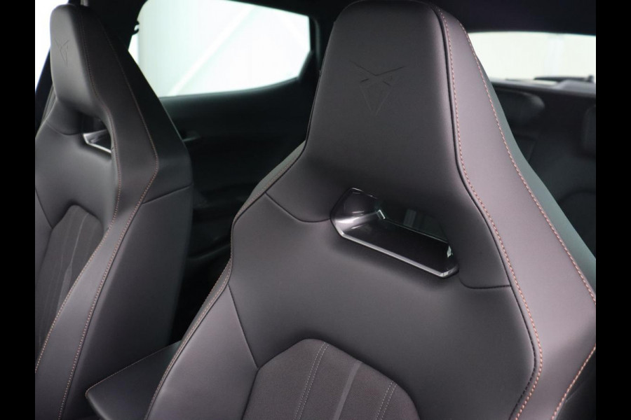 CUPRA Formentor 1.4 eHybrid VZ | 245pk | Stoelverwarming | Camera | Adaptive cruise | Sfeerverlichting | Navigatie | Keyless | 19'' | Stuurverwarming | Full LED | Sportstoelen | PHEV | Plug In