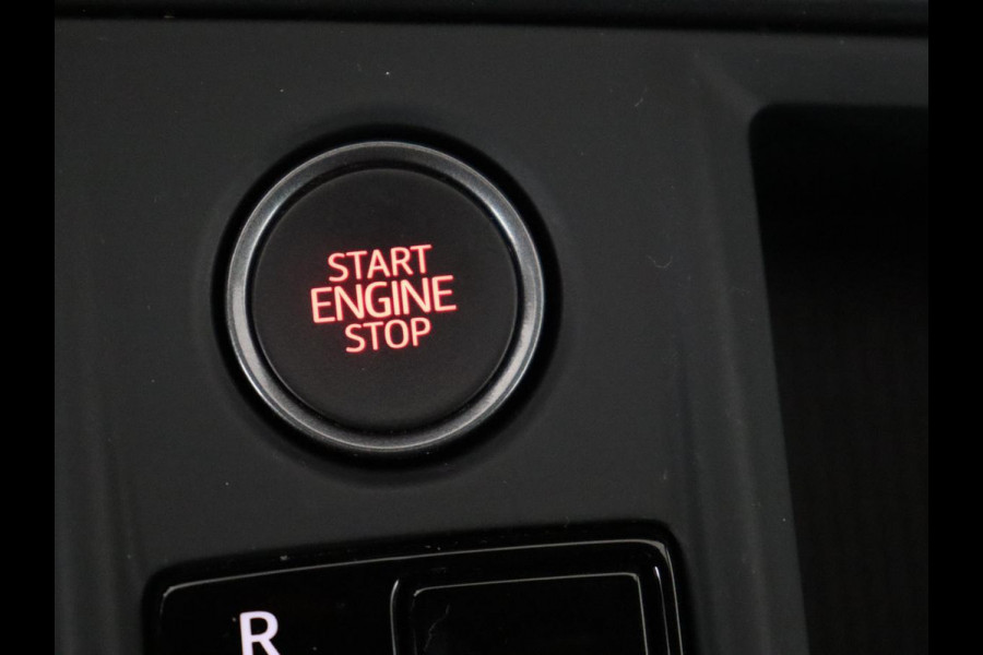 CUPRA Formentor 1.4 eHybrid VZ | 245pk | Stoelverwarming | Camera | Adaptive cruise | Sfeerverlichting | Navigatie | Keyless | 19'' | Stuurverwarming | Full LED | Sportstoelen | PHEV | Plug In