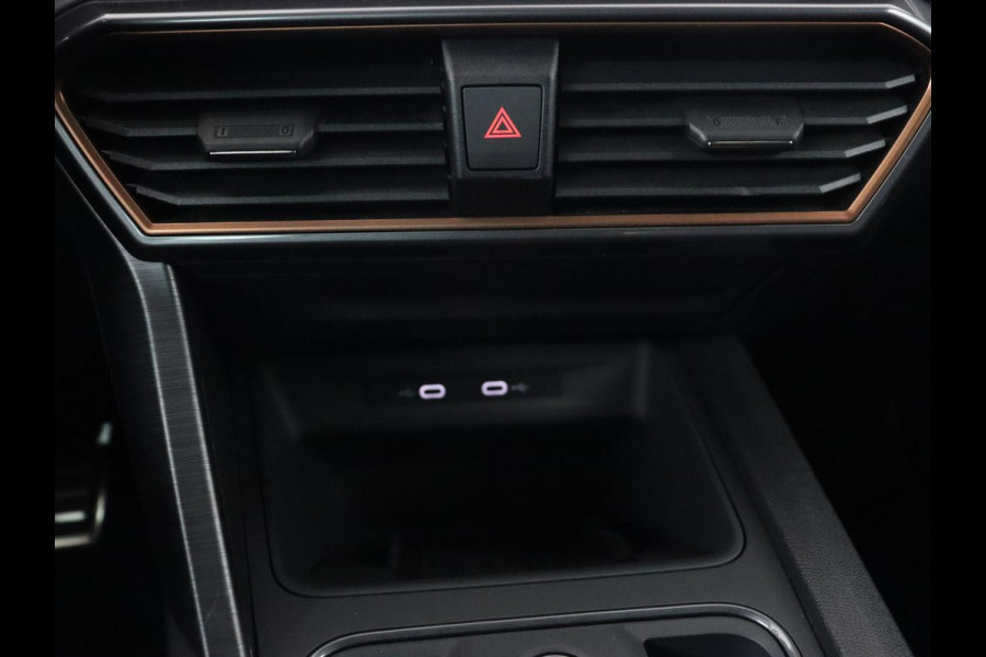 CUPRA Formentor 1.4 eHybrid VZ | 245pk | Stoelverwarming | Camera | Adaptive cruise | Sfeerverlichting | Navigatie | Keyless | 19'' | Stuurverwarming | Full LED | Sportstoelen | PHEV | Plug In