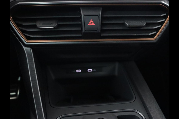 CUPRA Formentor 1.4 eHybrid VZ | 245pk | Stoelverwarming | Camera | Adaptive cruise | Sfeerverlichting | Navigatie | Keyless | 19'' | Stuurverwarming | Full LED | Sportstoelen | PHEV | Plug In