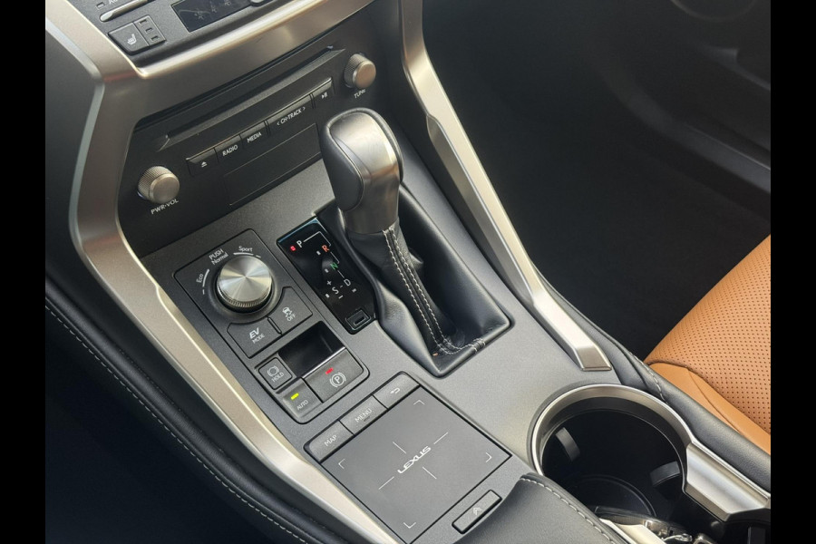 Lexus NX 300h AWD Luxury Line Trekhaak DAB Camera Navigatie Led Lane assist