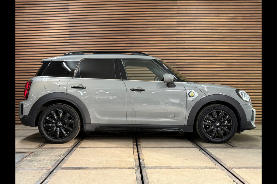 MINI Countryman 2.0 Cooper S E ALL4 | Pano | Sportstoelen | LED | Camera | 18inch | Privacy Glass | Navi