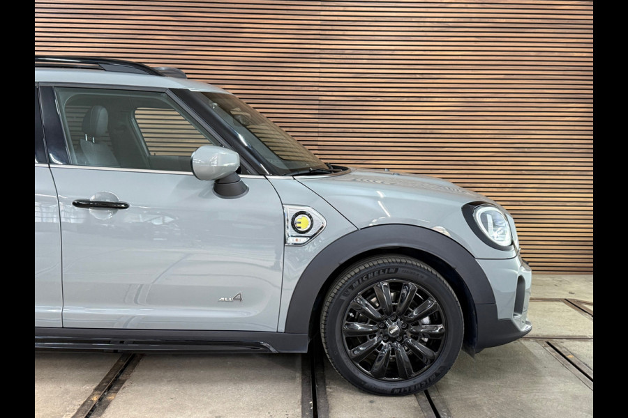 MINI Countryman 2.0 Cooper S E ALL4 | Pano | Sportstoelen | LED | Camera | 18inch | Privacy Glass | Navi