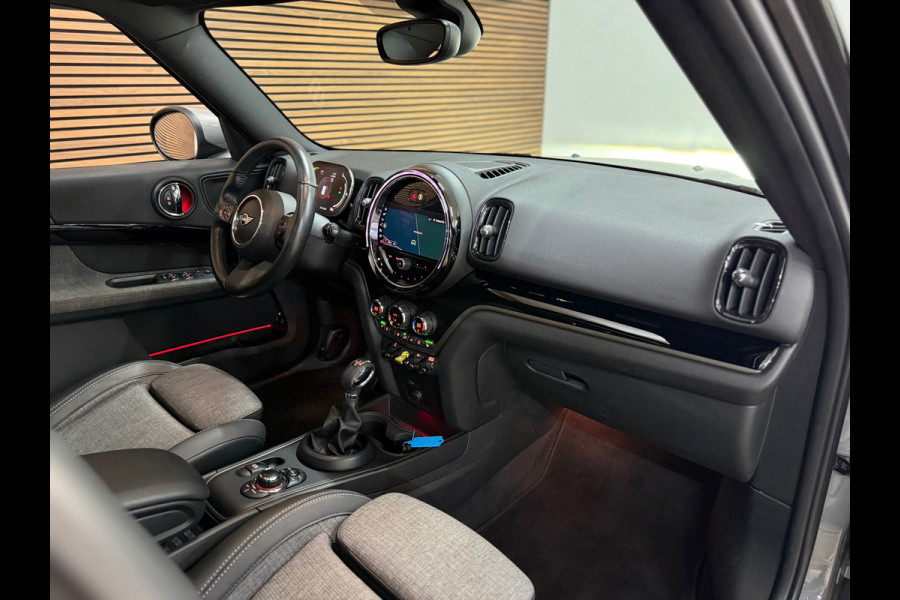 MINI Countryman 2.0 Cooper S E ALL4 | Pano | Sportstoelen | LED | Camera | 18inch | Privacy Glass | Navi