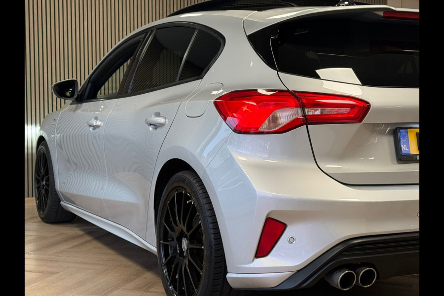 Ford Focus 1.0 EcoBoost ST Line PANO NAVI PDC LED B&O SOUND KEYLESS PDC V+A