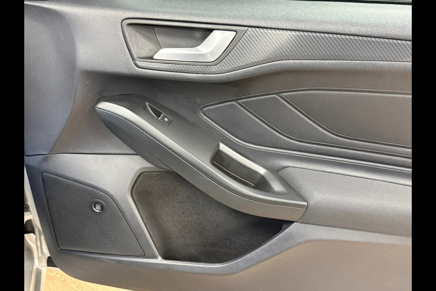 Ford Focus 1.0 EcoBoost ST Line PANO NAVI PDC LED B&O SOUND KEYLESS PDC V+A