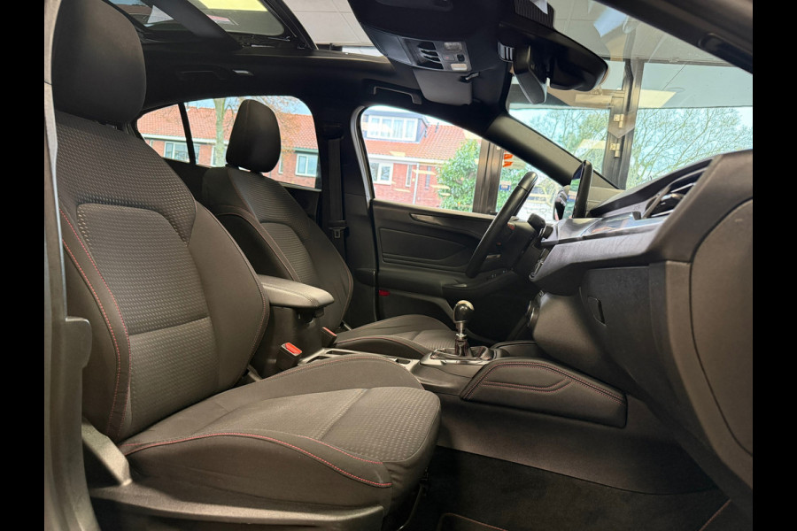 Ford Focus 1.0 EcoBoost ST Line PANO NAVI PDC LED B&O SOUND KEYLESS PDC V+A