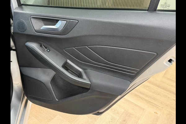 Ford Focus 1.0 EcoBoost ST Line PANO NAVI PDC LED B&O SOUND KEYLESS PDC V+A