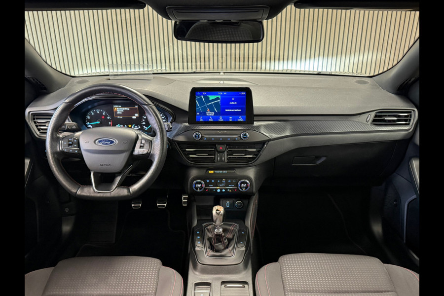 Ford Focus 1.0 EcoBoost ST Line PANO NAVI PDC LED B&O SOUND KEYLESS PDC V+A