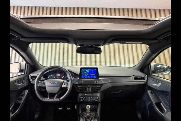 Ford Focus 1.0 EcoBoost ST Line PANO NAVI PDC LED B&O SOUND KEYLESS PDC V+A