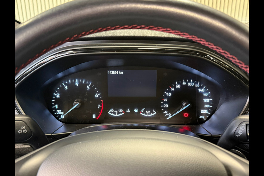 Ford Focus 1.0 EcoBoost ST Line PANO NAVI PDC LED B&O SOUND KEYLESS PDC V+A