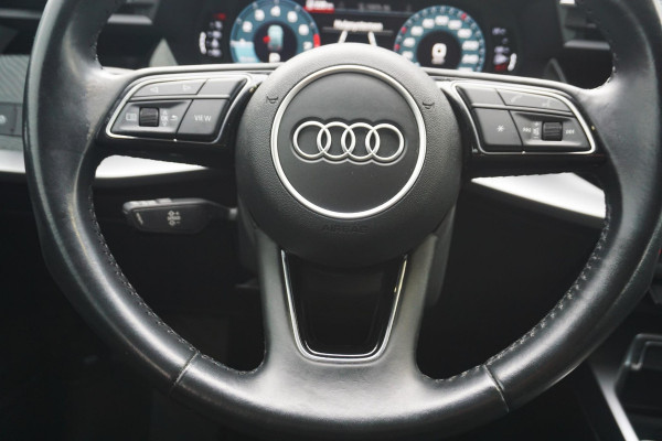 Audi A3 Sportback 35 TFSI150PK/Digitaal Dashboard/Camera/Automatisch inparkeer hulpsysteem.