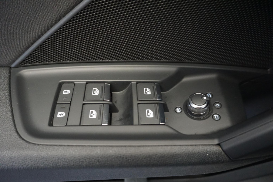 Audi A3 Sportback 35 TFSI150PK/Digitaal Dashboard/Camera/Automatisch inparkeer hulpsysteem.