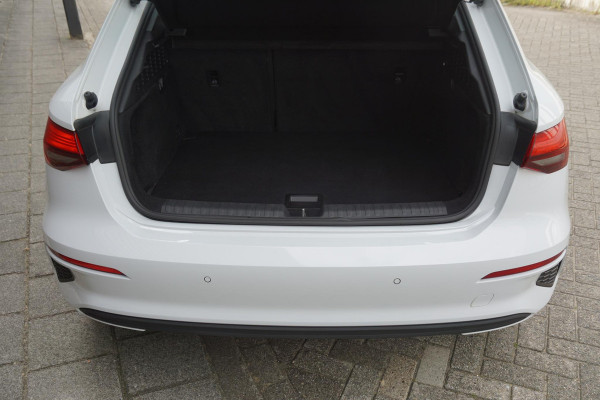 Audi A3 Sportback 35 TFSI150PK/Digitaal Dashboard/Camera/Automatisch inparkeer hulpsysteem.
