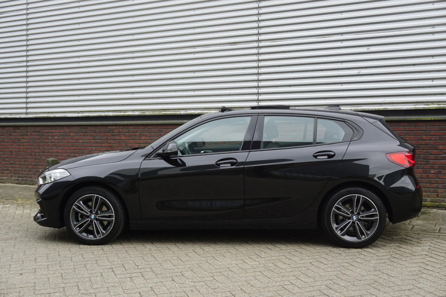 BMW 1-serie 118i 140PK Sport-line/Panodak/Camera/ParkingPack/ Dealeronderhouden.