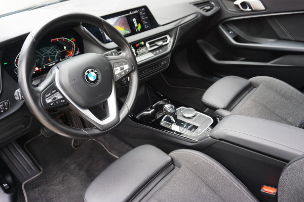 BMW 1-serie 118i 140PK Sport-line/Panodak/Camera/ParkingPack/ Dealeronderhouden.