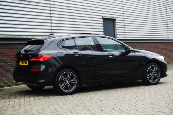 BMW 1-serie 118i 140PK Sport-line/Panodak/Camera/ParkingPack/ Dealeronderhouden.