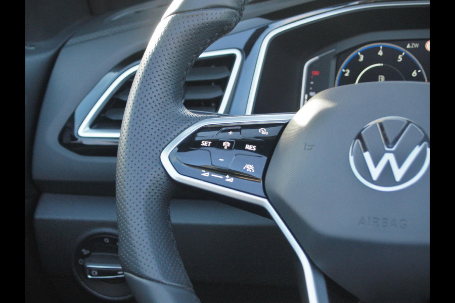 Volkswagen T-Roc Cabrio 1.5 TSI R-Line | Nieuw Model | Black Optic Pakket | Camera | NL-Auto |