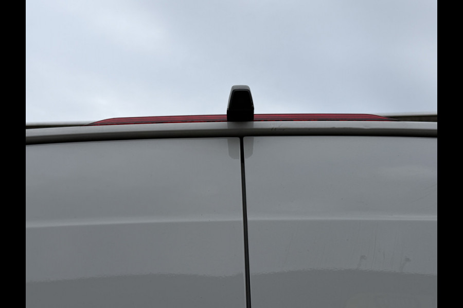 Volkswagen Crafter 35 2.0 TDI 141 PK Euro 6 L3H3 Automaat/CarPlay/trekhaak/cruise control