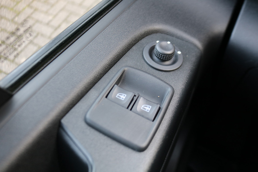 Renault Trafic 2.0 dCi 120pk L1 H1 Airco Navigatie 2x Schuifdeur