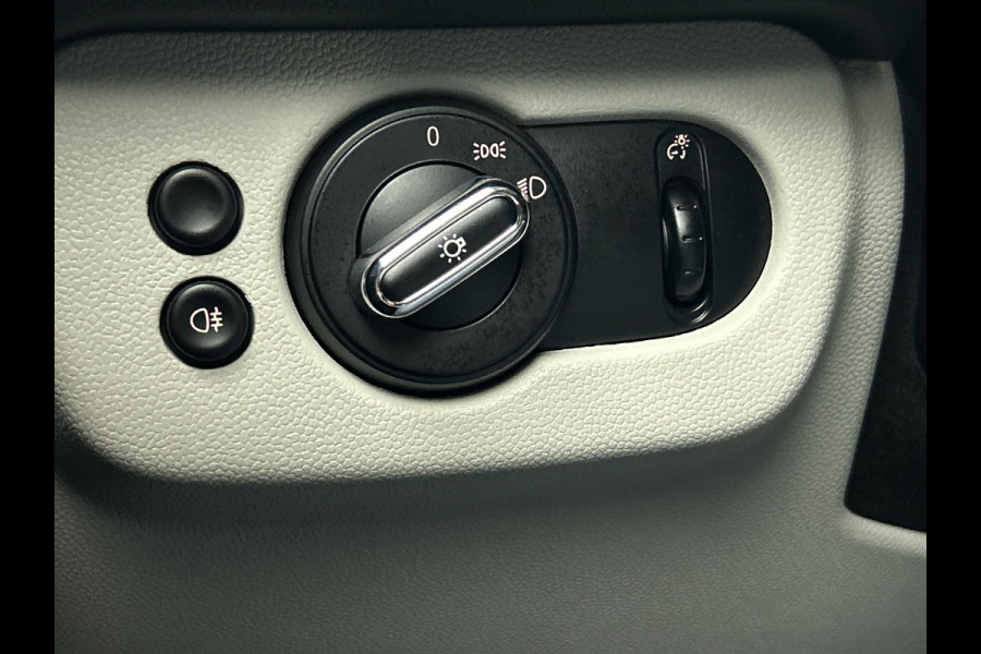 MINI Clubman 1.5 Cooper Salt Serious Business(Goed OnderH, Navi, Parkeersensoren, StoelV, Cruise Con, Airco, Etc)