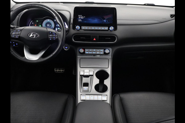 Hyundai Kona PRIMIUM EV 64 KWH 1e EIG ACCU 92% GARANTIE 10-2030 BEREIK 466 KM ! LEDER. STUUR/STOEL VERWARMING.DODE HOEK DETECTIE