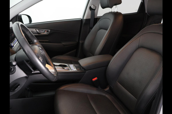 Hyundai Kona PRIMIUM EV 64 KWH 1e EIG ACCU 92% GARANTIE 10-2030 BEREIK 466 KM ! LEDER. STUUR/STOEL VERWARMING.DODE HOEK DETECTIE