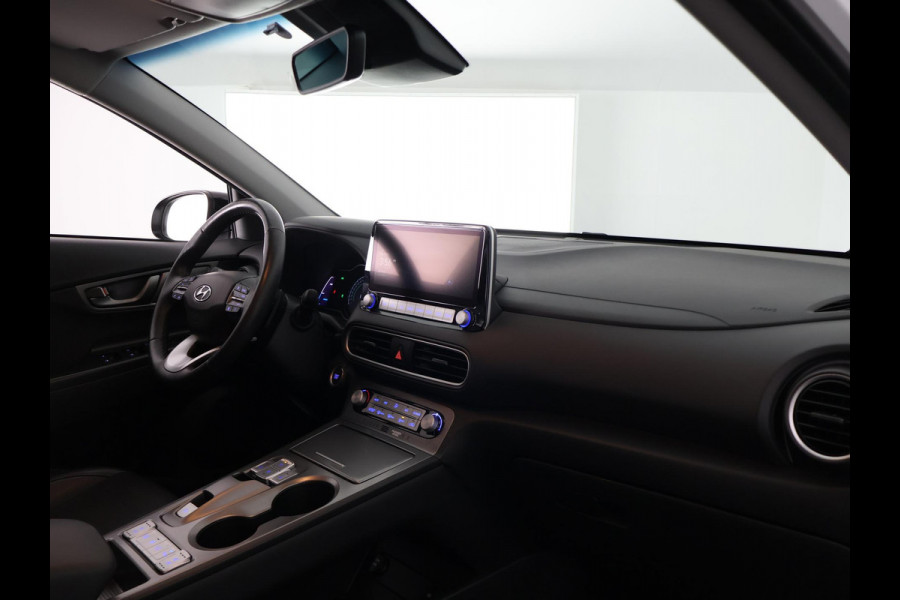 Hyundai Kona PRIMIUM EV 64 KWH 1e EIG ACCU 92% GARANTIE 10-2030 BEREIK 466 KM ! LEDER. STUUR/STOEL VERWARMING.DODE HOEK DETECTIE