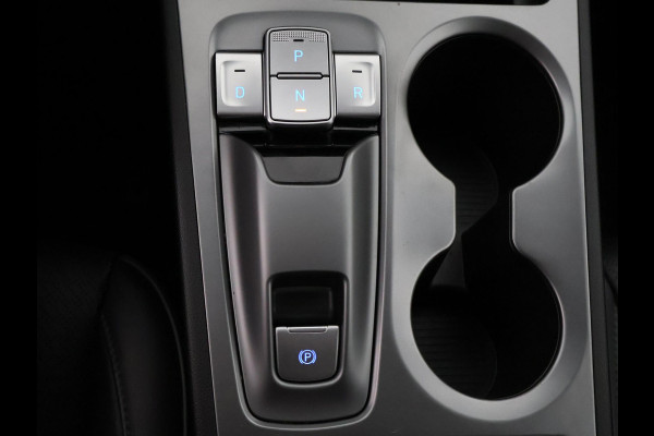 Hyundai Kona PRIMIUM EV 64 KWH 1e EIG ACCU 92% GARANTIE 10-2030 BEREIK 466 KM ! LEDER. STUUR/STOEL VERWARMING.DODE HOEK DETECTIE