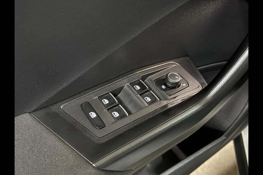 Volkswagen T-Roc 1.5 TSI Sport Business R | Pano | LED | Elektrische kofferklep | 18Inch | Winterpakket | Adaptieve Cruise