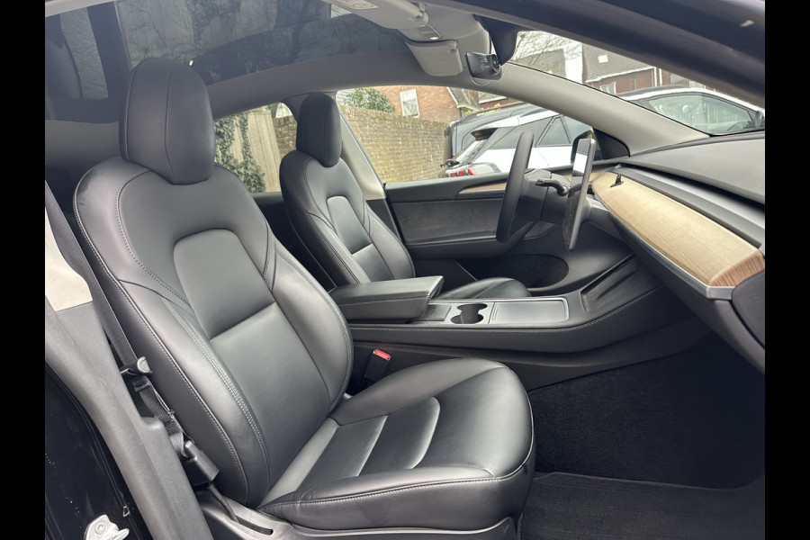 Tesla Model Y Long Range AWD 75 kWh DUAL MOTOR  / AUTOPILOT / TREKHAAK / STOEL & STUURVERW / PANO