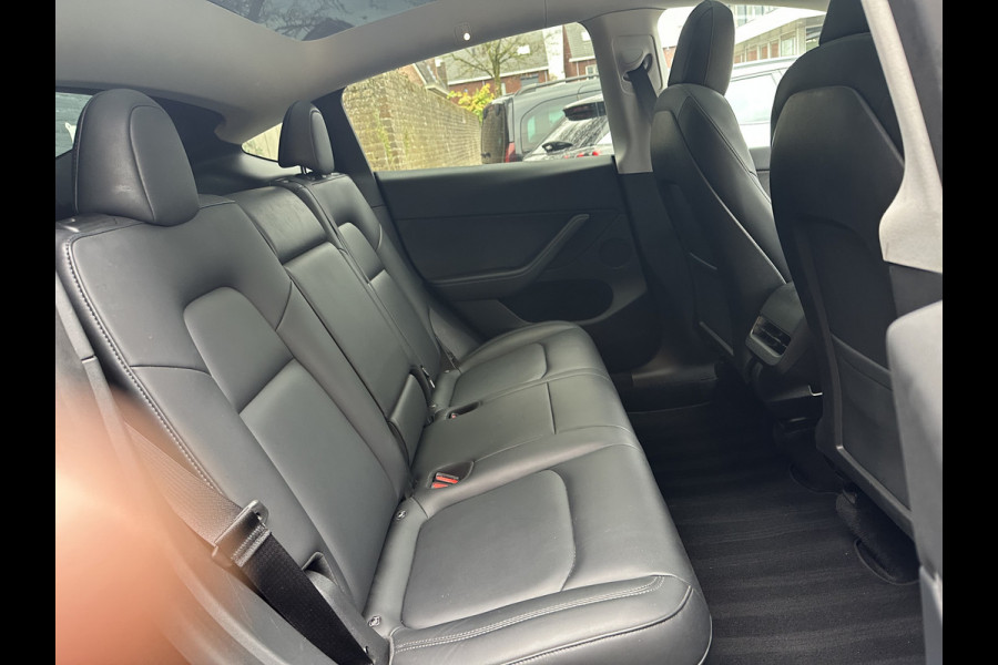 Tesla Model Y Long Range AWD 75 kWh DUAL MOTOR  / AUTOPILOT / TREKHAAK / STOEL & STUURVERW / PANO