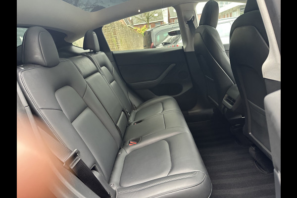 Tesla Model Y Long Range AWD 75 kWh DUAL MOTOR  / AUTOPILOT / TREKHAAK / STOEL & STUURVERW / PANO