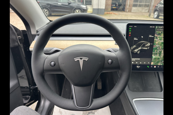 Tesla Model Y Long Range AWD 75 kWh DUAL MOTOR  / AUTOPILOT / TREKHAAK / STOEL & STUURVERW / PANO