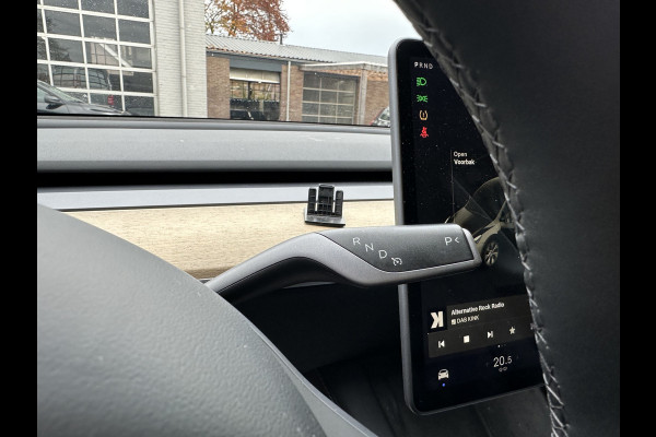 Tesla Model Y Long Range AWD 75 kWh DUAL MOTOR  / AUTOPILOT / TREKHAAK / STOEL & STUURVERW / PANO