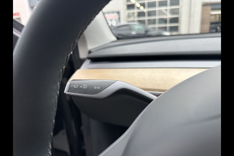 Tesla Model Y Long Range AWD 75 kWh DUAL MOTOR  / AUTOPILOT / TREKHAAK / STOEL & STUURVERW / PANO
