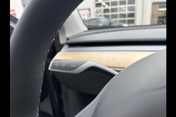 Tesla Model Y Long Range AWD 75 kWh DUAL MOTOR  / AUTOPILOT / TREKHAAK / STOEL & STUURVERW / PANO