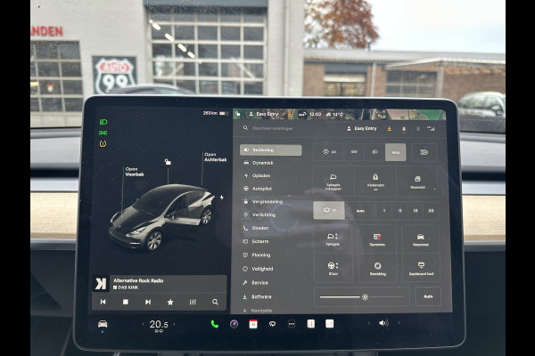 Tesla Model Y Long Range AWD 75 kWh DUAL MOTOR  / AUTOPILOT / TREKHAAK / STOEL & STUURVERW / PANO